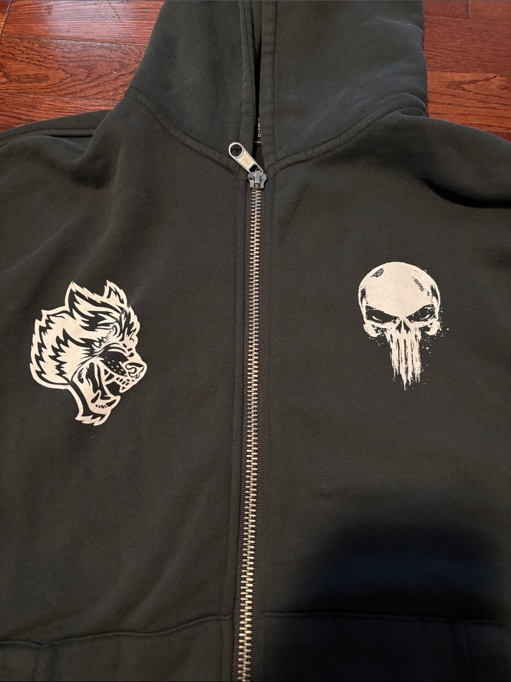 Darc Sport Marvel Collab The Punisher double zip Caslte gray Size: Large NWT - Picture 4 of 6